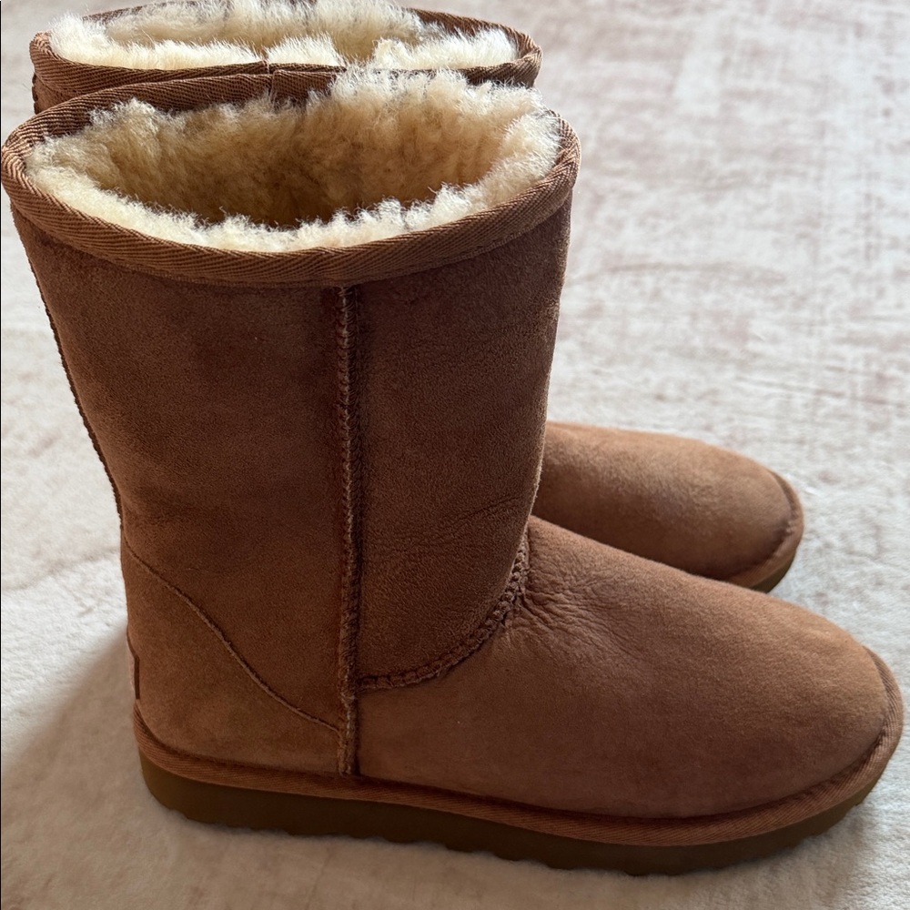 UGG Women's Classic Short II Boots Size 8 - Picture 6 of 9